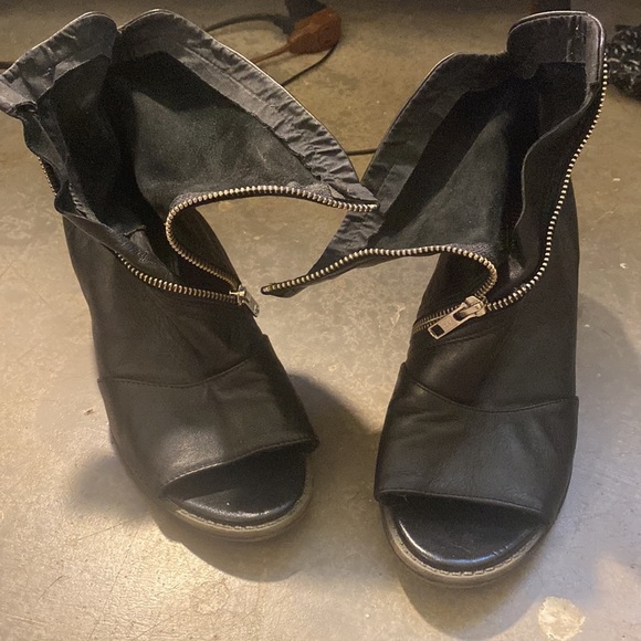 Summit by White Mountain black booties. Size 41/10 - Picture 11 of 11